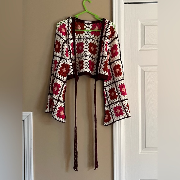 Mi Ami Sweaters - NWOT Mi Ami Pink and White Quilted Crocheted Pattern Tie Front Cardigan